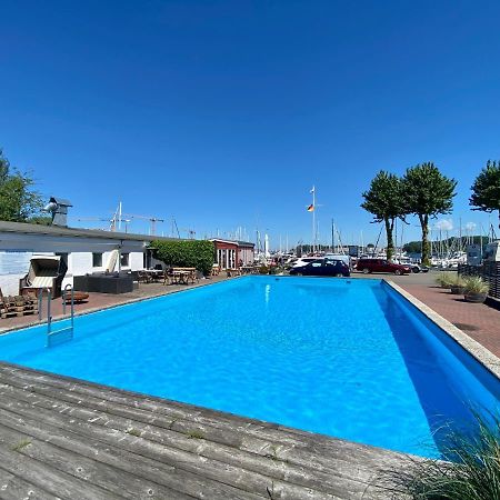Hausboot Mit Traumlage In Luebeck-Travemuende Hotel Luaran gambar
