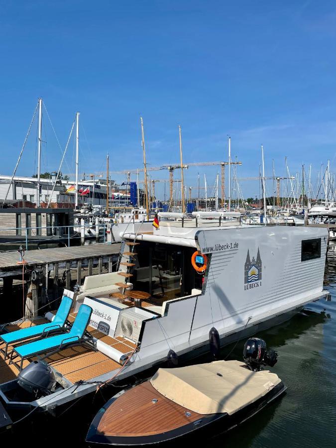 Hausboot Mit Traumlage In Luebeck-Travemuende Hotel Luaran gambar
