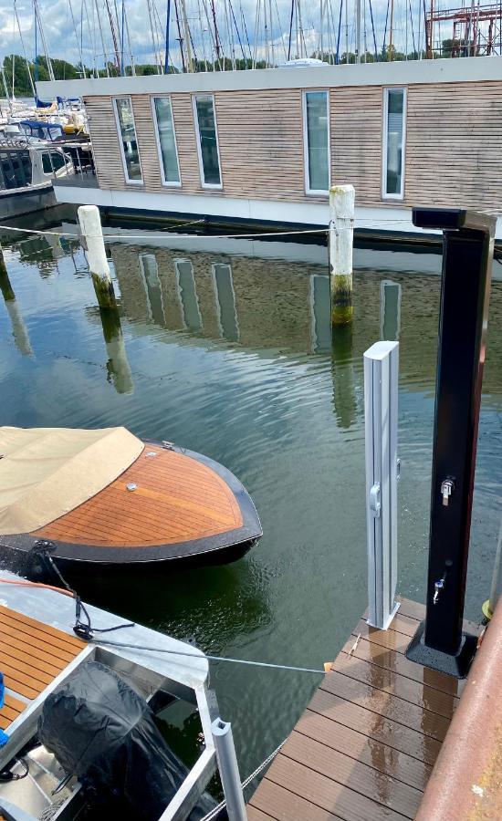 Hausboot Mit Traumlage In Luebeck-Travemuende Hotel Luaran gambar