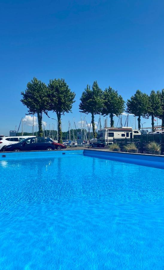 Hausboot Mit Traumlage In Luebeck-Travemuende Hotel Luaran gambar