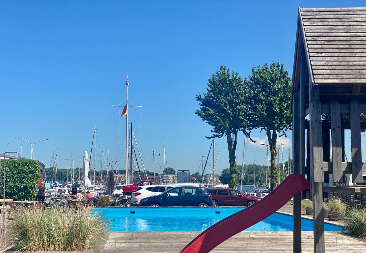 Hausboot Mit Traumlage In Luebeck-Travemuende Hotel Luaran gambar