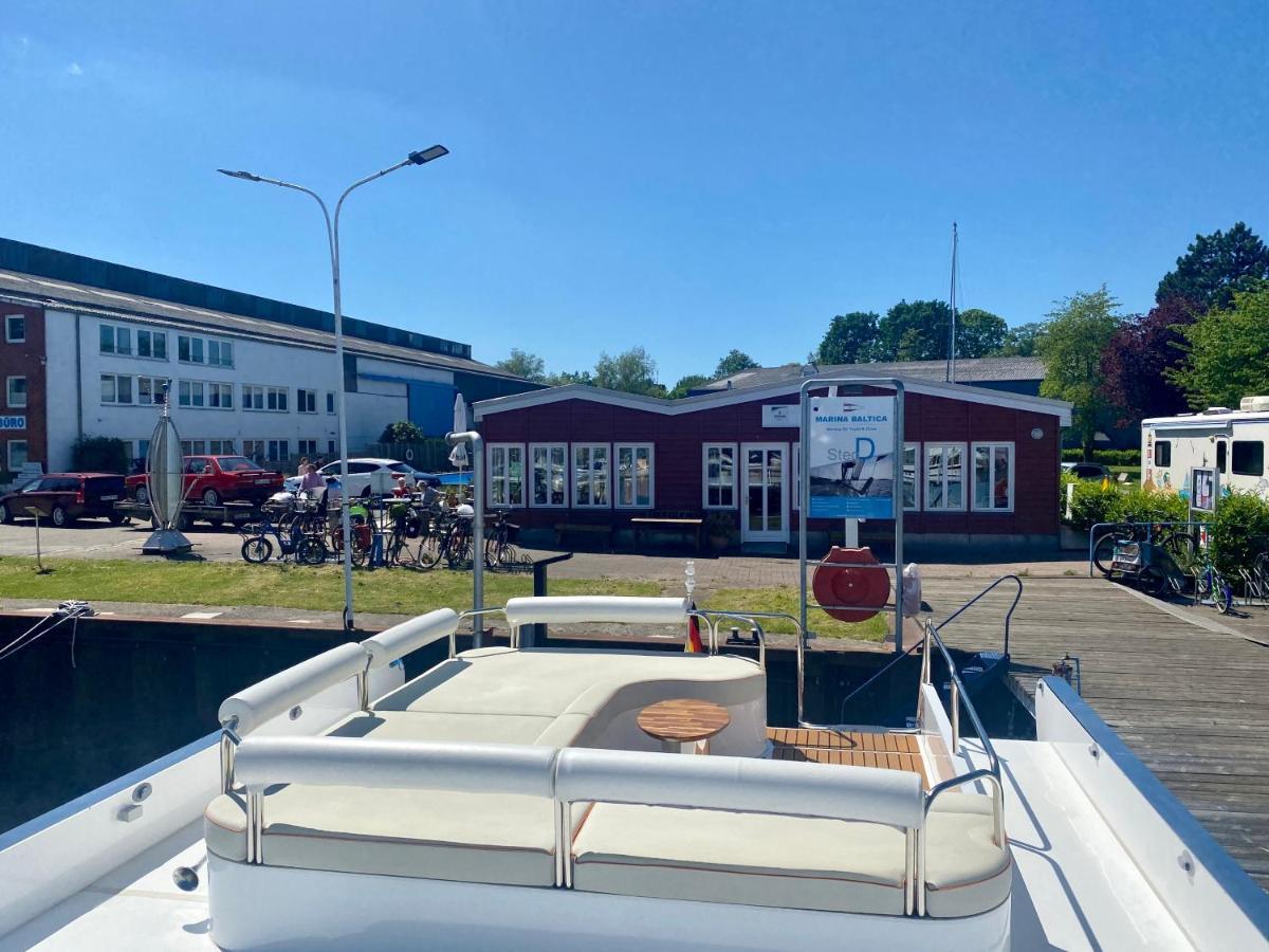 Hausboot Mit Traumlage In Luebeck-Travemuende Hotel Luaran gambar